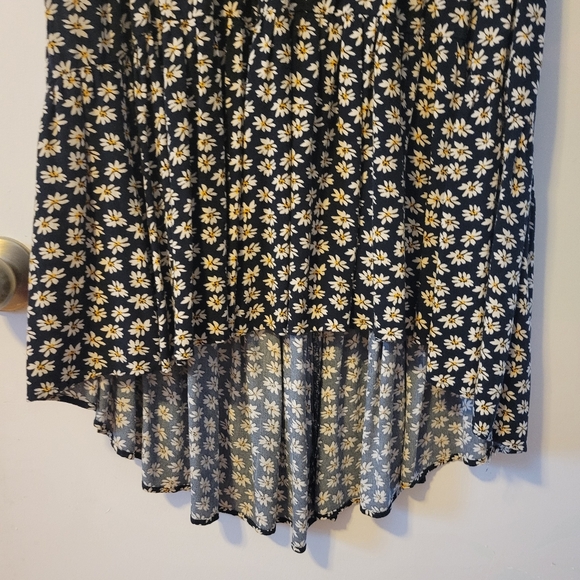 American Eagle Floral Black and Cream Dress - Picture 2 of 9